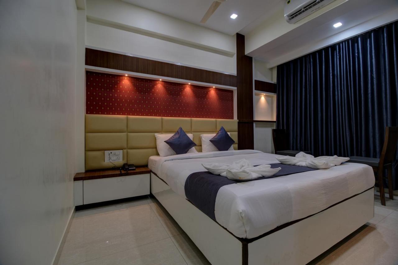Hotel Mourya Residency Navi Mumbai Ngoại thất bức ảnh